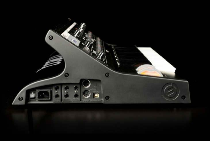 Изображение продукта Moog Little Phatty Stage II монофонический аналоговый синтезатор  - 2